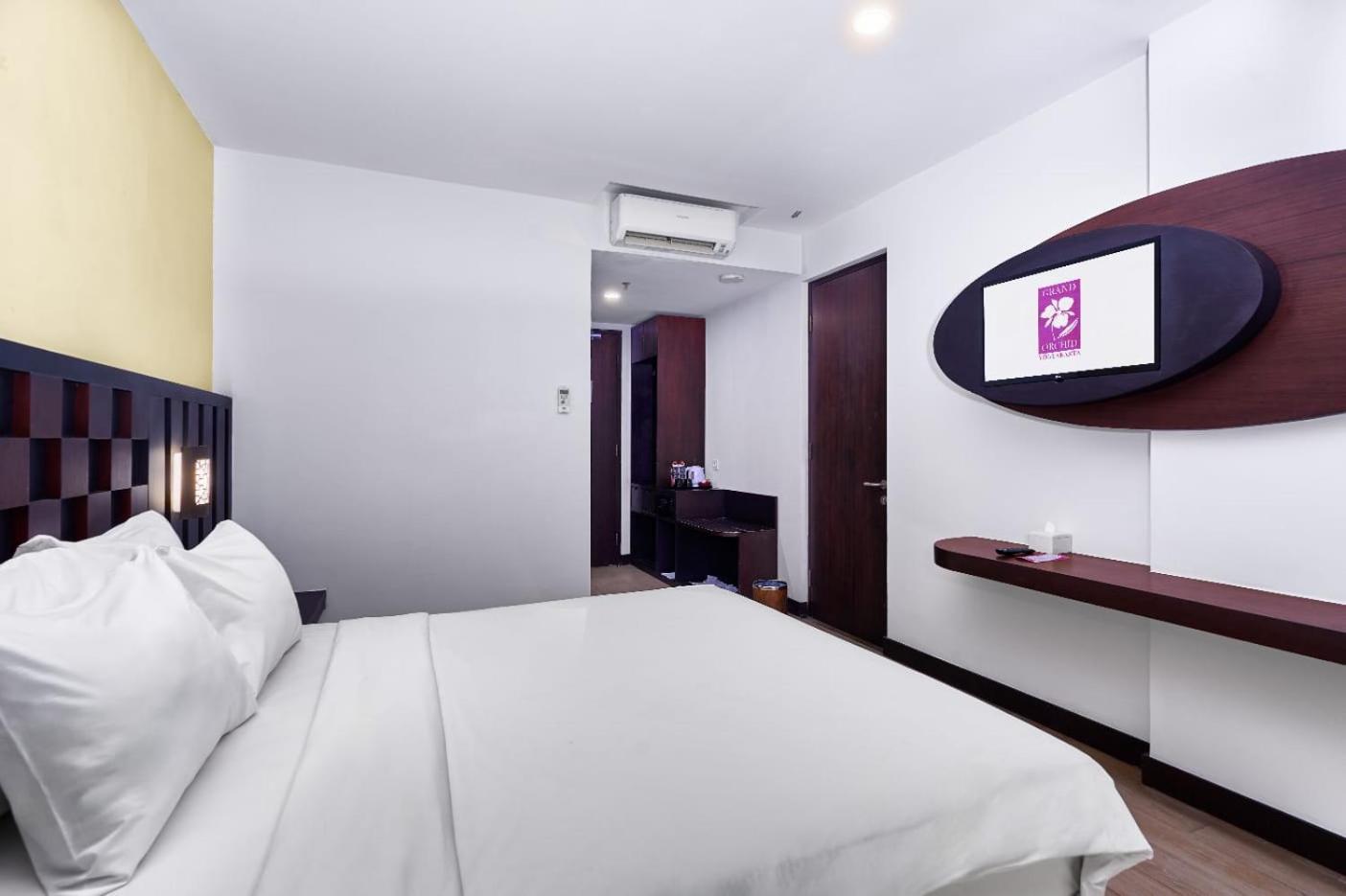 Grand Orchid Hotel Yogyakarta Maguwo Exterior foto