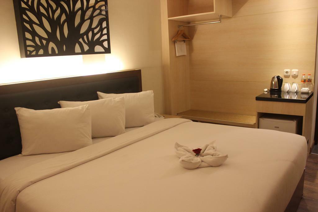 Grand Orchid Hotel Yogyakarta Maguwo Exterior foto